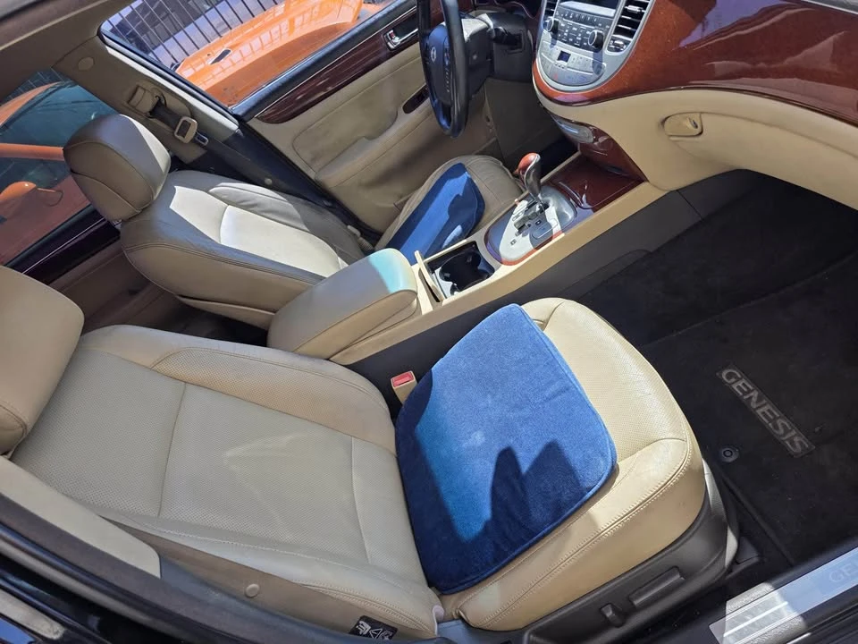 2012 Hyundai Genesis - Image 8 of 9