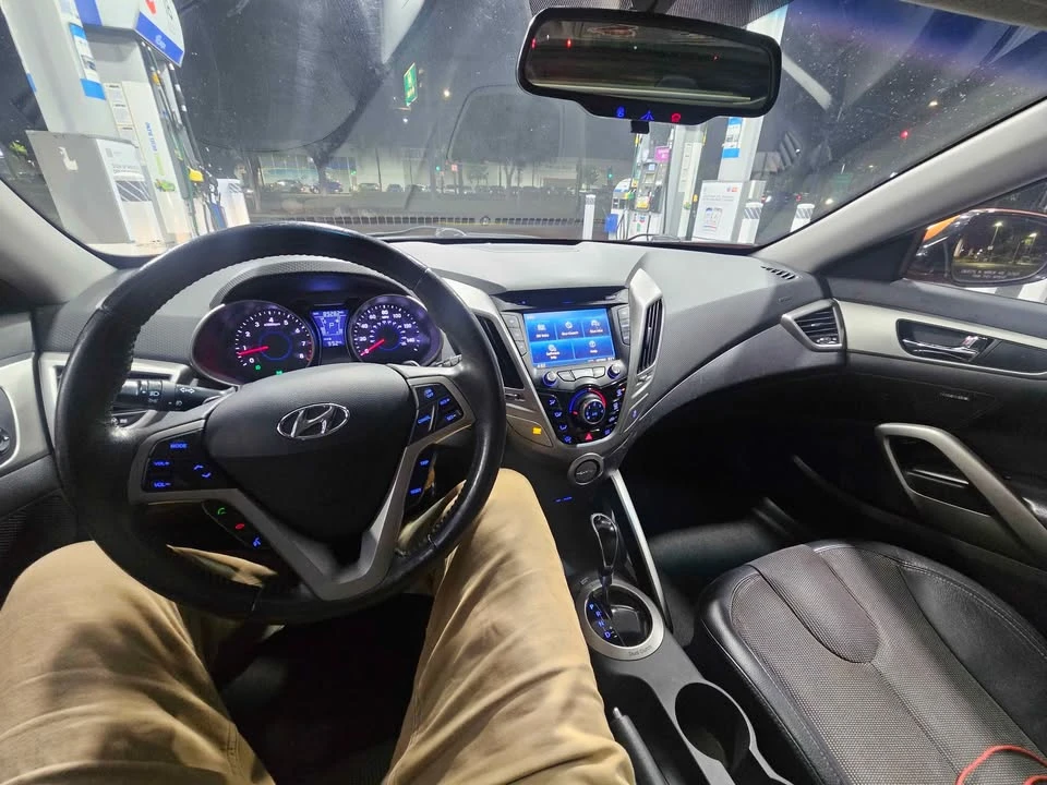 2012 Hyundai Veloster - Image 8 of 9