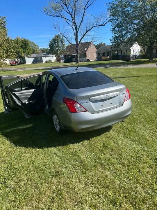 2012 Nissan Versa - Image 5 of 7