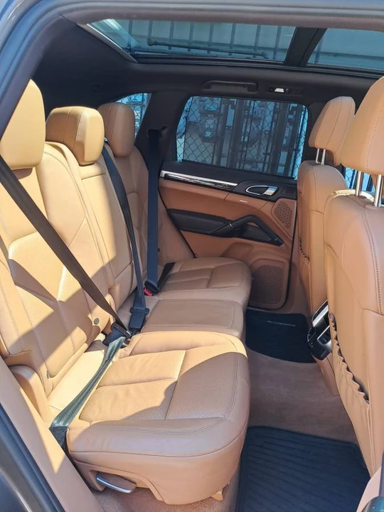 2012 Porsche 958 Cayenne S - Image 10 of 13