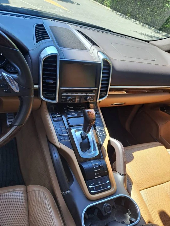 2012 Porsche 958 Cayenne S - Image 9 of 13