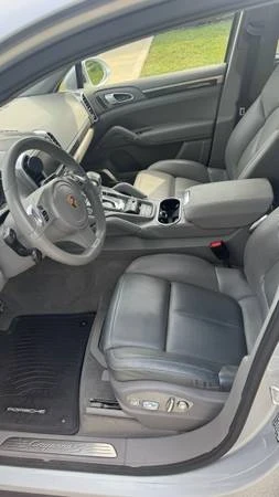 2012 Porsche 958 Cayenne S - Image 8 of 12