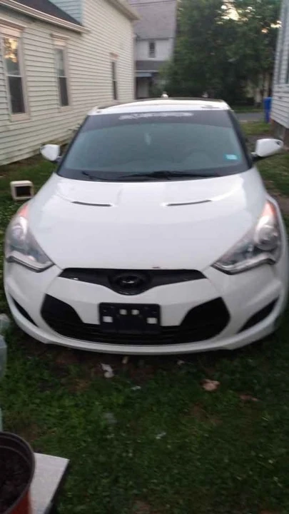 2013 Hyundai Veloster - Image 2 of 5
