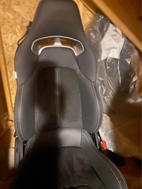 2013 Parts & Memorabilia Seats & Interior - Image 2 of 2