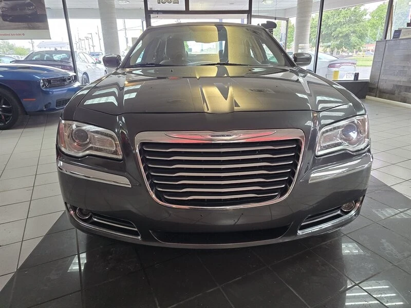 2013 Chrysler 300 (2005-2023) - Image 2 of 4