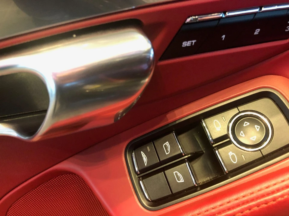 2013 Porsche 991 Carrera 4S - Image 16 of 31
