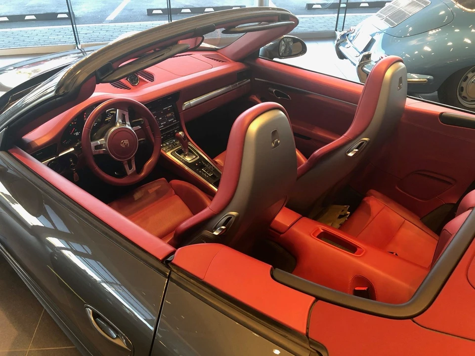 2013 Porsche 991 Carrera 4S - Image 22 of 31