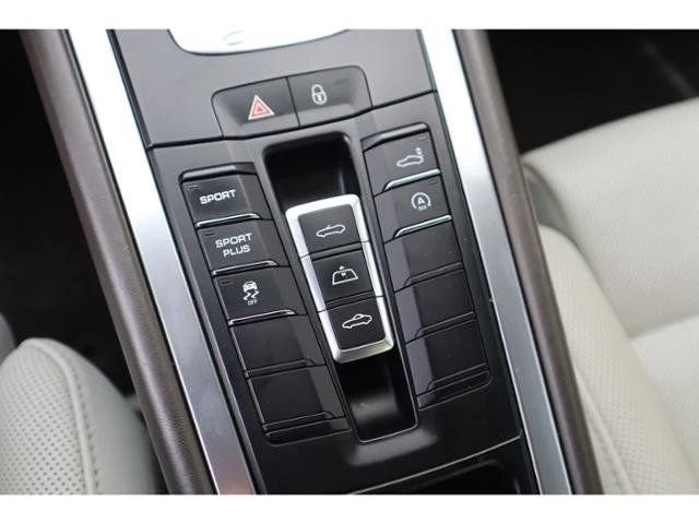 2013 Porsche 991 Carrera 4 - Image 10 of 10