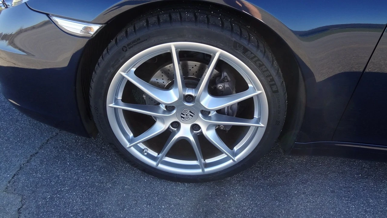 2013 Porsche 991 Carrera - Image 12 of 17