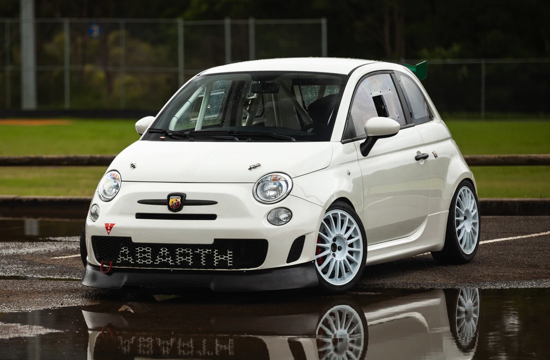 2013 Fiat Abarth 500 - Image 2 of 31