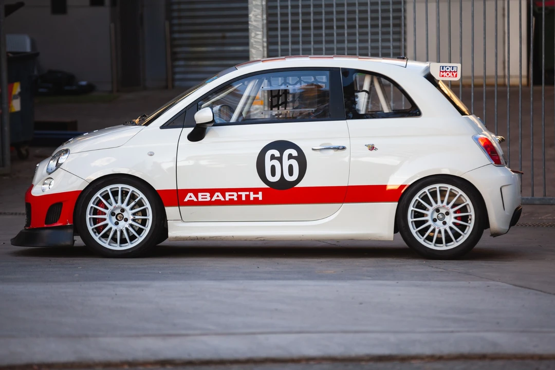 2013 Fiat Abarth 500 - Image 4 of 31
