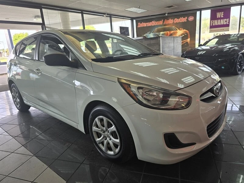 2013 Hyundai Accent - Image 3 of 4