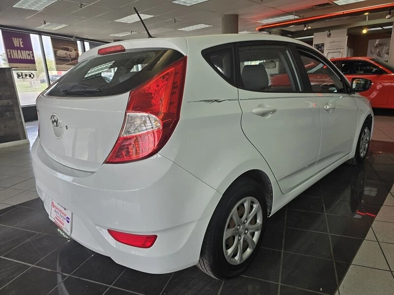 2013 Hyundai Accent - Image 4 of 4