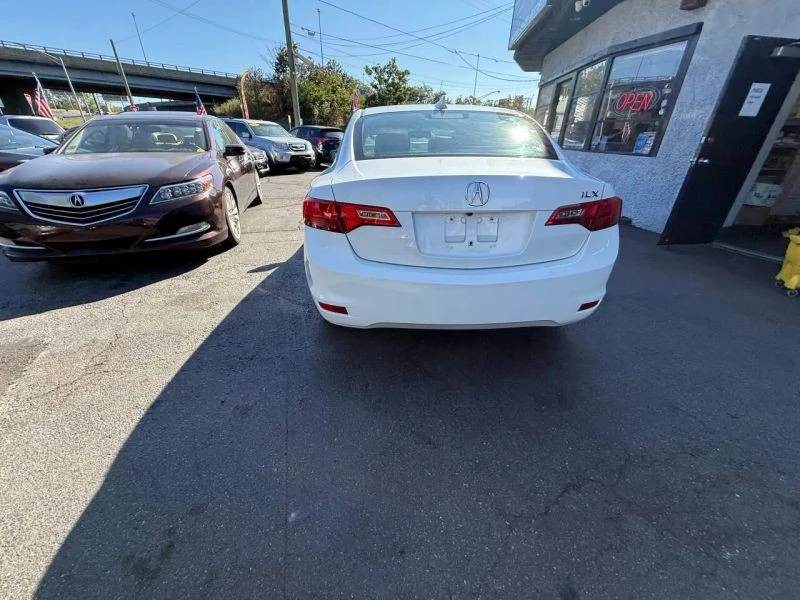 2013 Acura ILX - Image 9 of 12