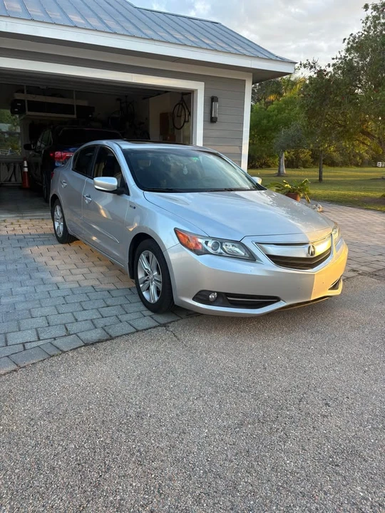 2013 Acura ILX - Image 2 of 10