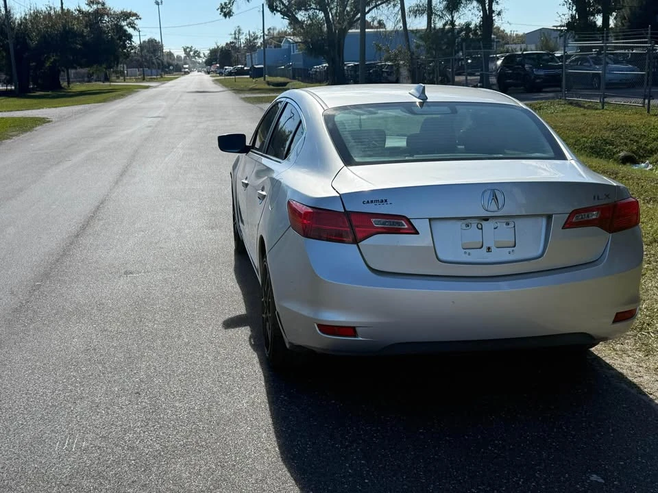2013 Acura ILX - Image 2 of 4
