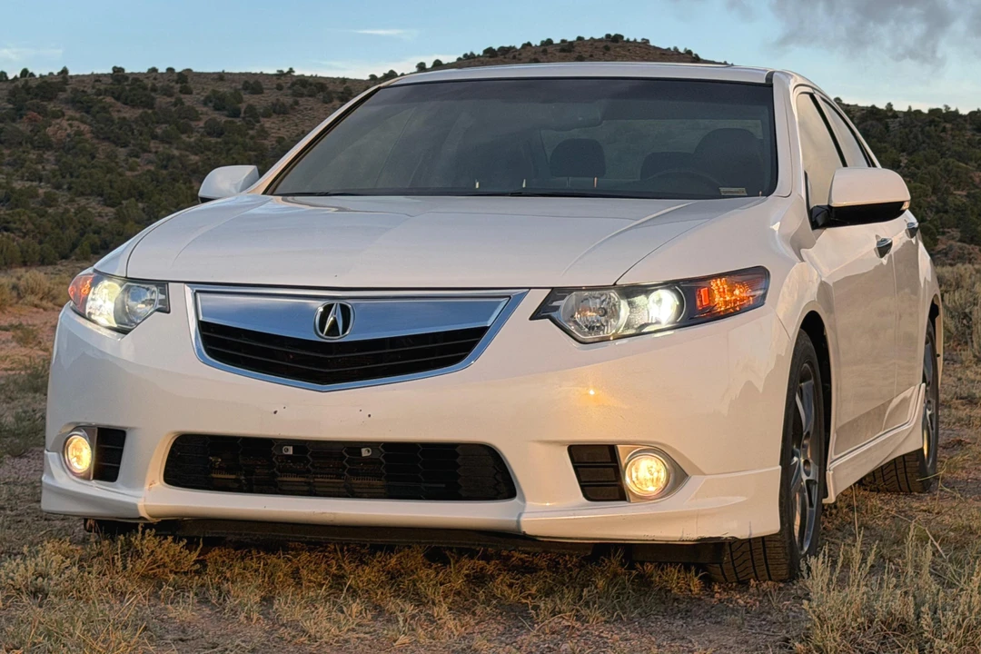 2013 Acura TSX 2nd Gen - Image 2 of 31