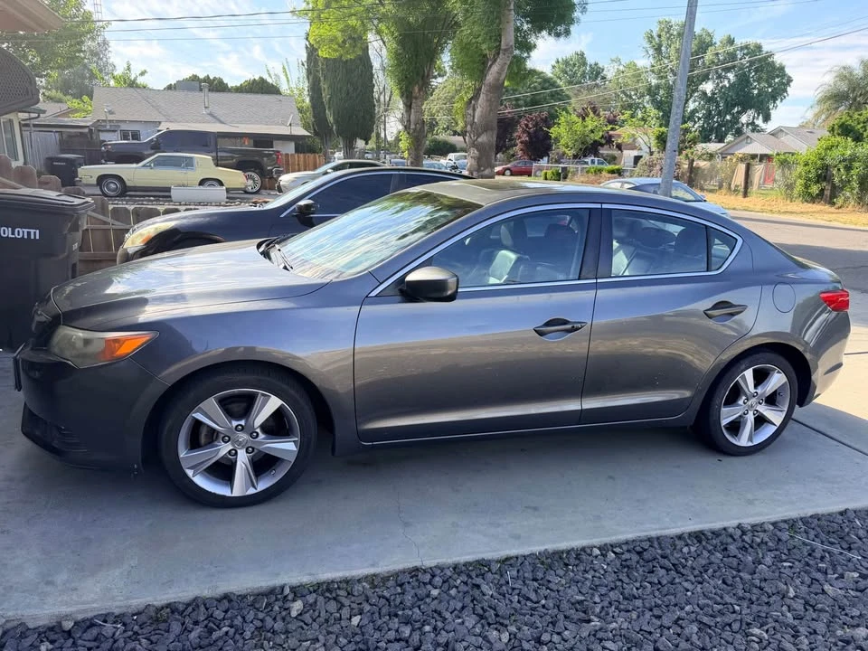 2013 Acura ILX - Image 2 of 10