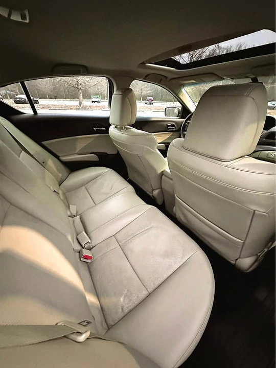 2013 Acura ILX - Image 9 of 17