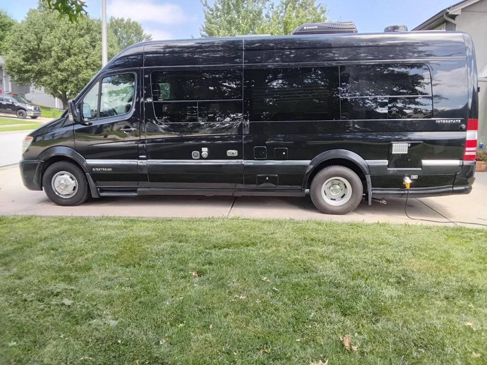 2013 Airstream - Image 4 of 12