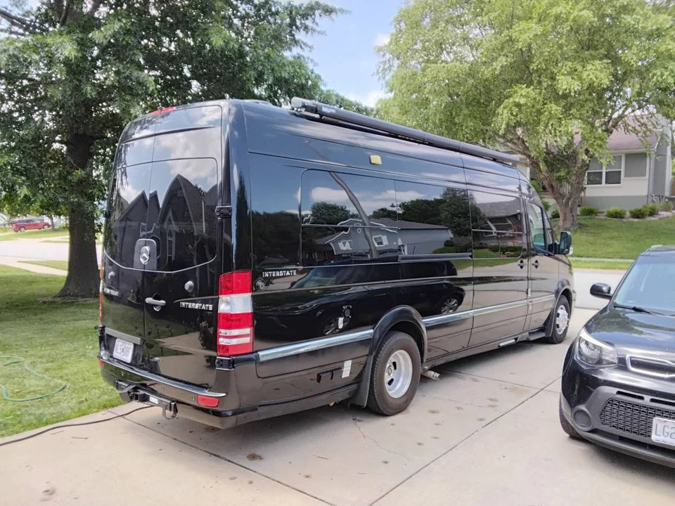 2013 Airstream - Image 2 of 12