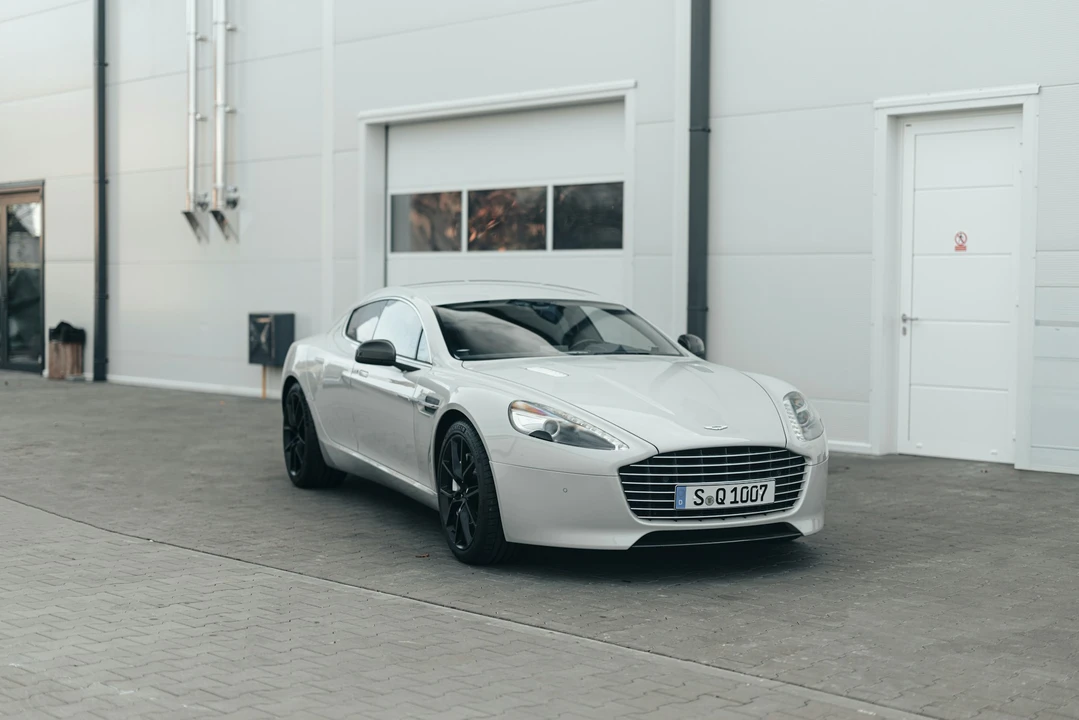 2013 Aston Martin Rapide - Image 16 of 21