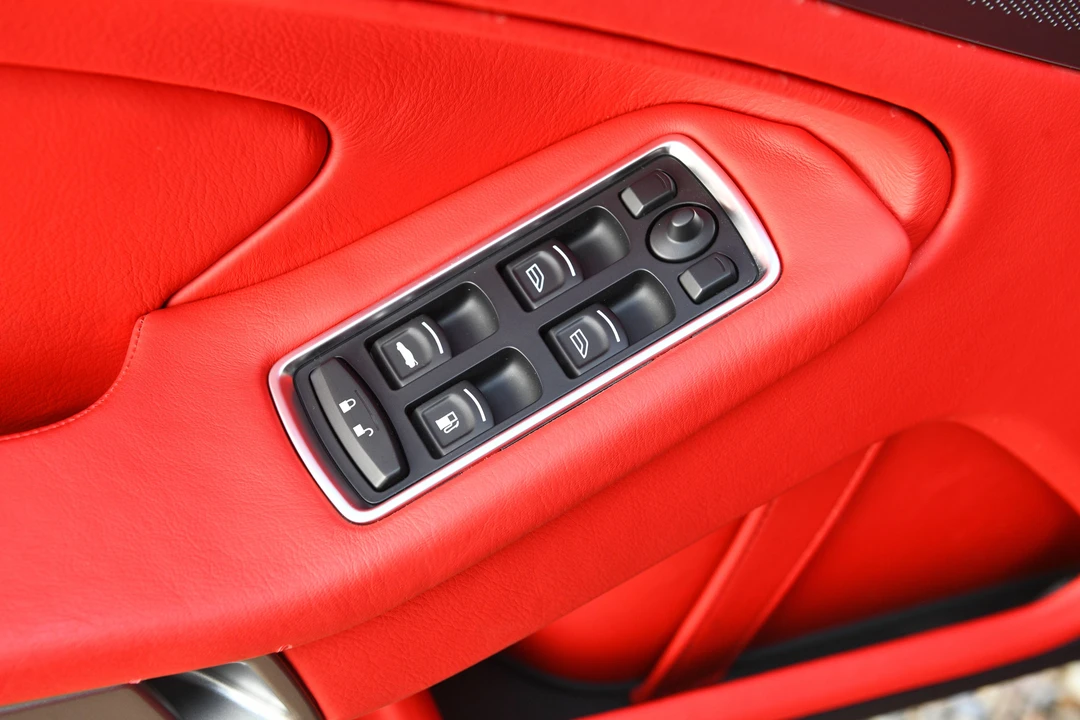 2013 Aston Martin Vanquish 2nd Gen - Image 18 of 31