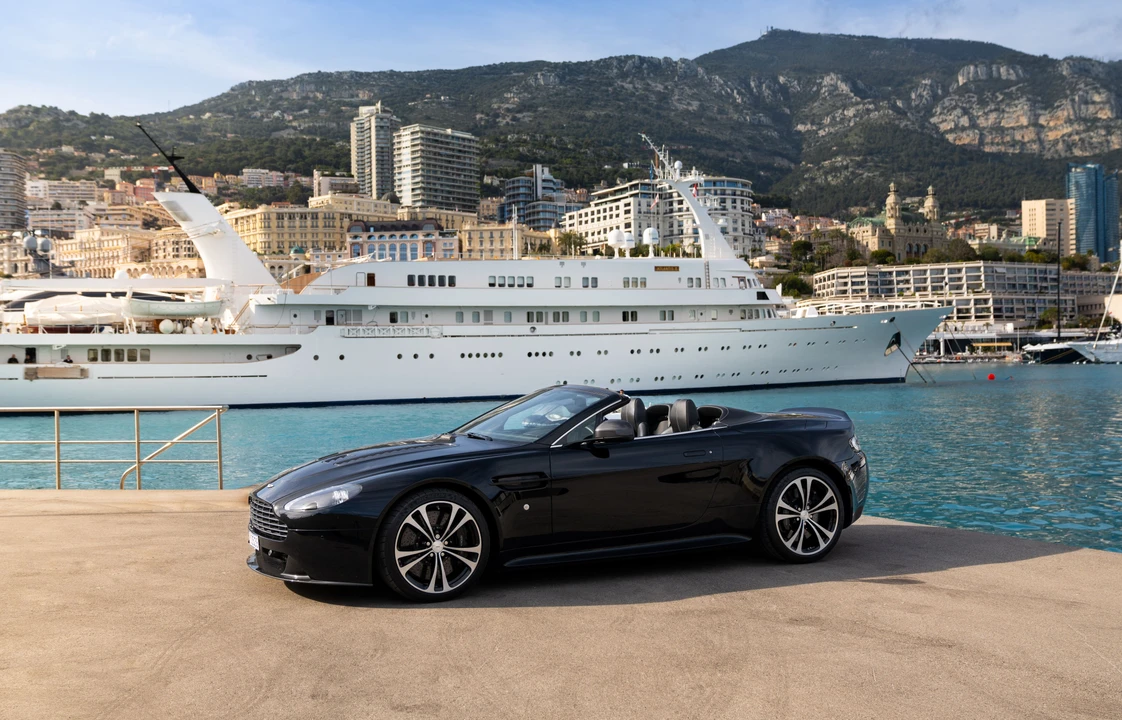 2013 Aston Martin V12 Vantage (2010-2018) - Image 2 of 31