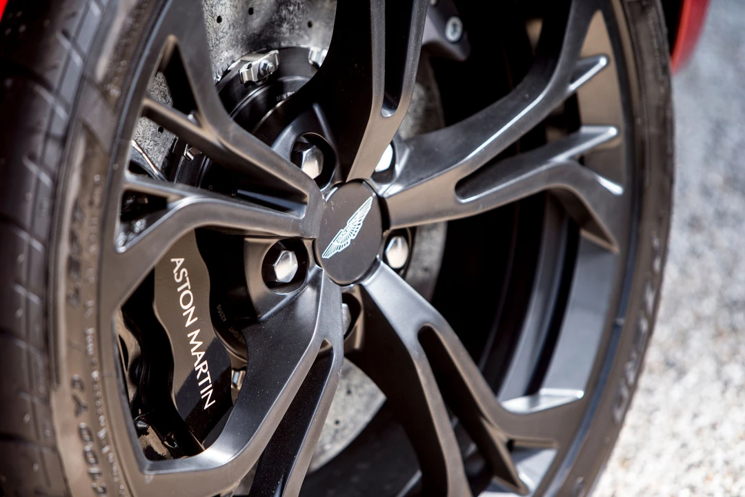 2013 Aston Martin Vantage - Image 9 of 27