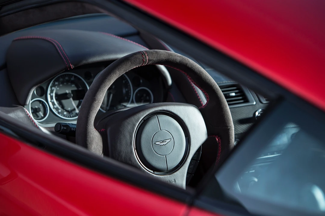 2013 Aston Martin Vantage - Image 11 of 27
