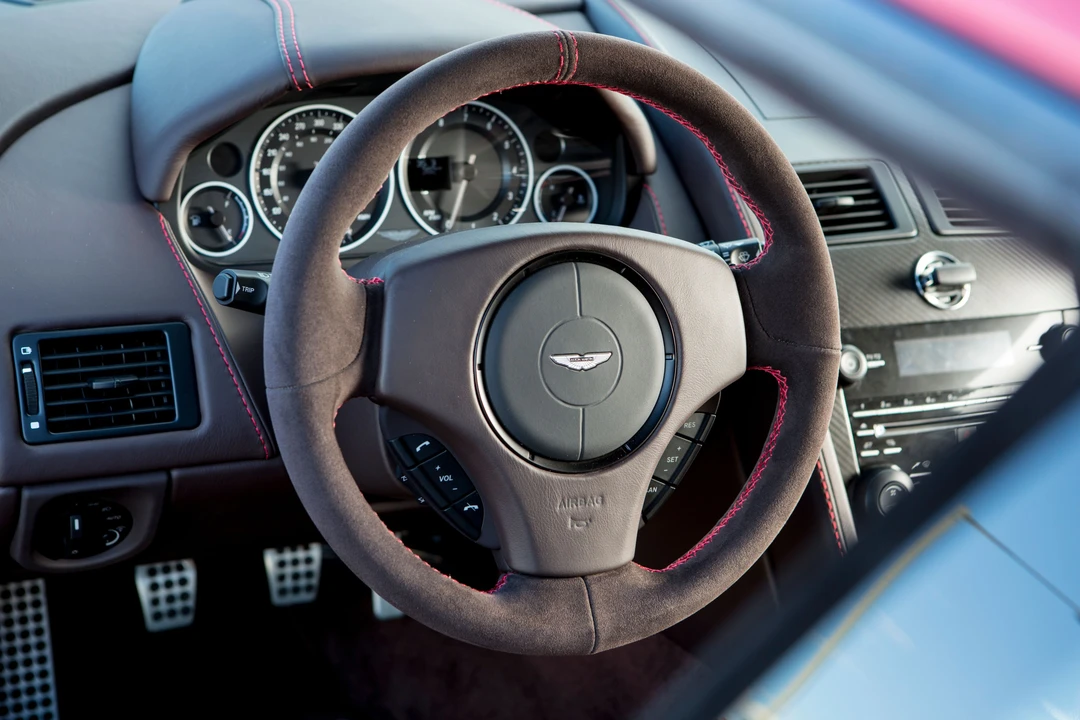 2013 Aston Martin Vantage - Image 19 of 27