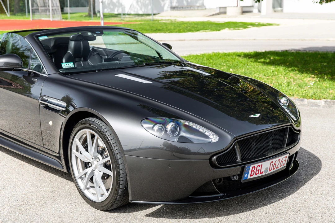 1999 Aston Martin Vantage - Image 25 of 31