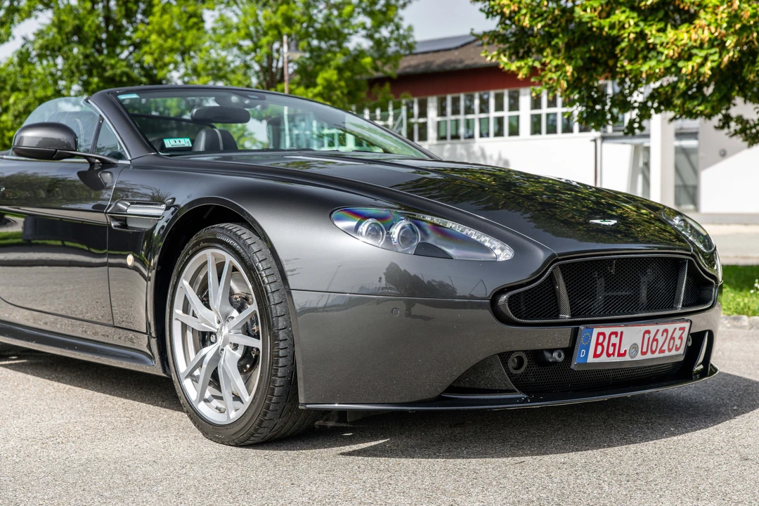 1999 Aston Martin Vantage - Image 26 of 31