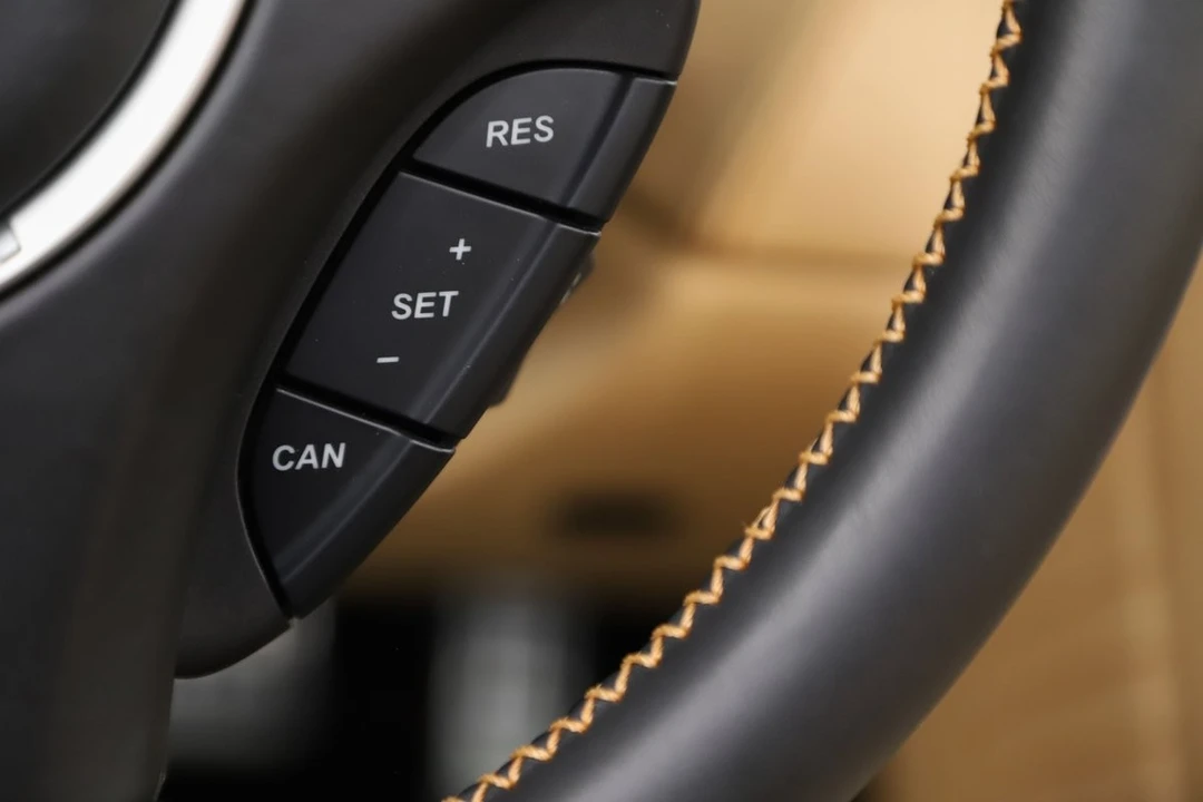2013 Aston Martin V8 Vantage (2006-2017) - Image 27 of 31