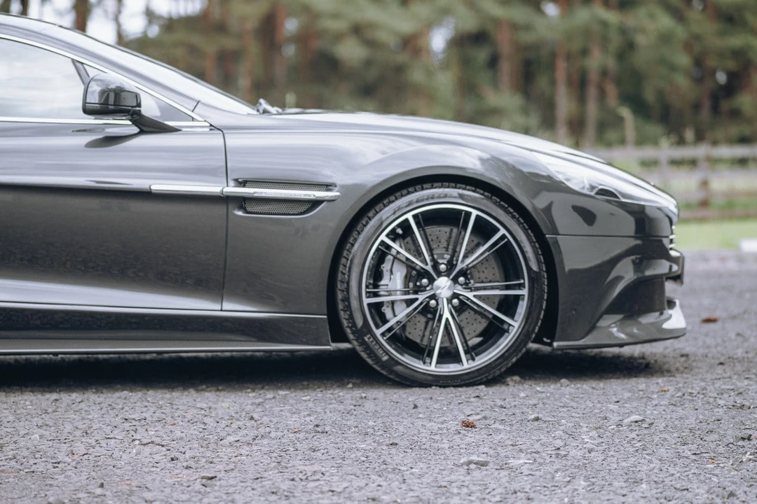 2013 Aston Martin Vanquish 2nd Gen - Image 17 of 31