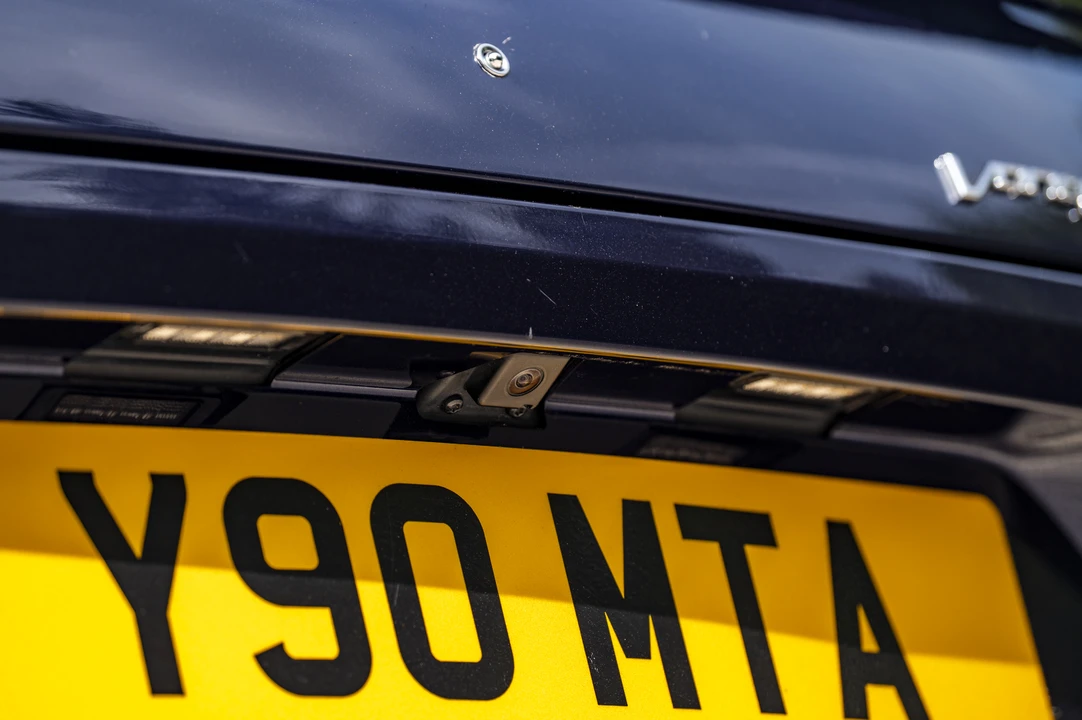 2013 Aston Martin Vanquish 2nd Gen - Image 25 of 31