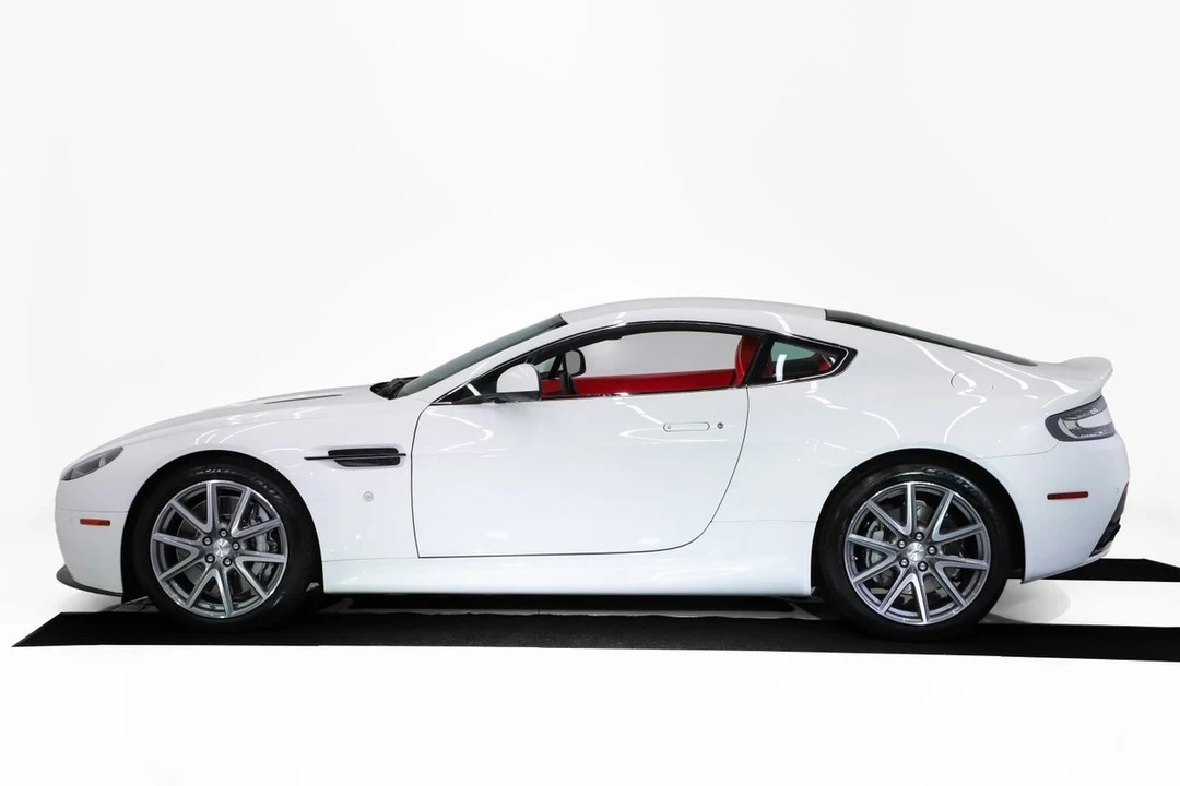 2013 Aston Martin Vantage - Image 2 of 3