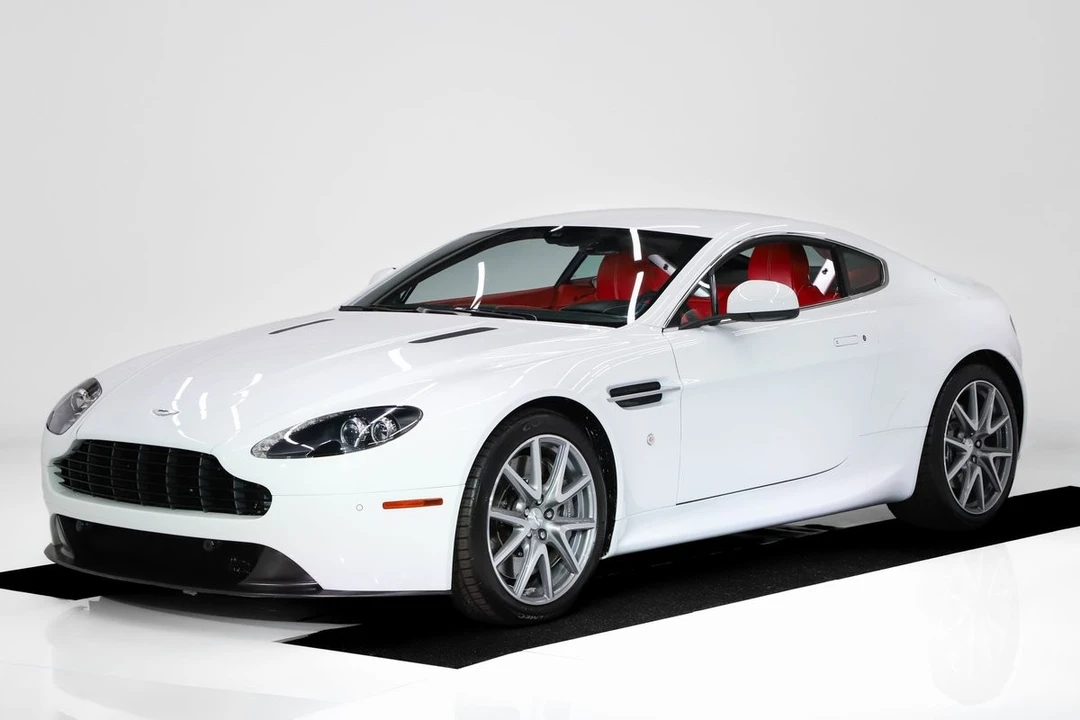 2013 Aston Martin Vantage - Image 3 of 3