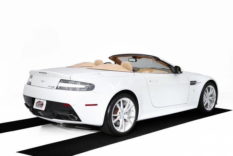2013 Aston Martin Vantage - Image 11 of 31