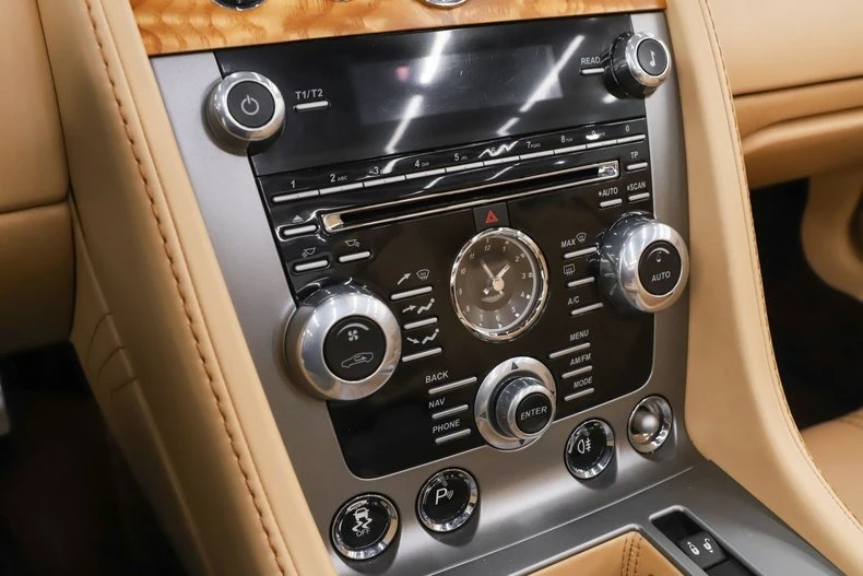 2013 Aston Martin Vantage - Image 15 of 31