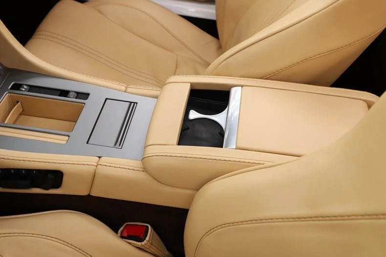 2013 Aston Martin Vantage - Image 21 of 31