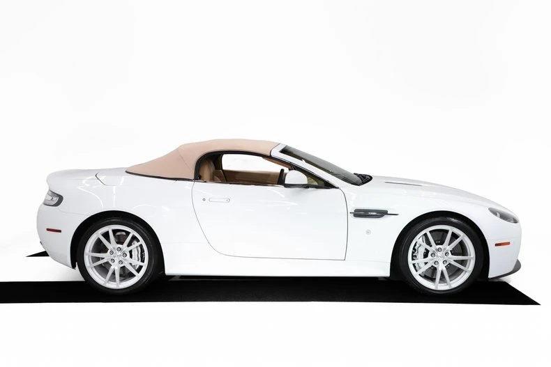 2013 Aston Martin Vantage - Image 24 of 31