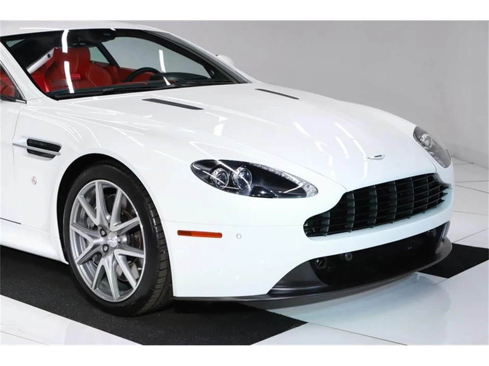2013 Aston Martin Vantage - Image 26 of 31