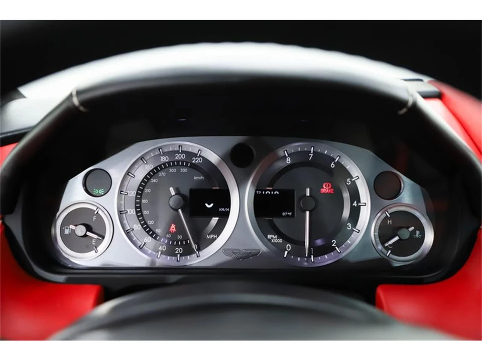 2013 Aston Martin Vantage - Image 17 of 31