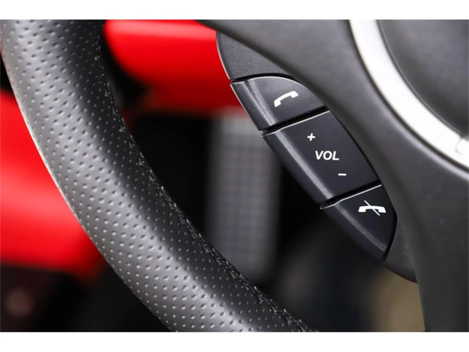 2013 Aston Martin Vantage - Image 27 of 31