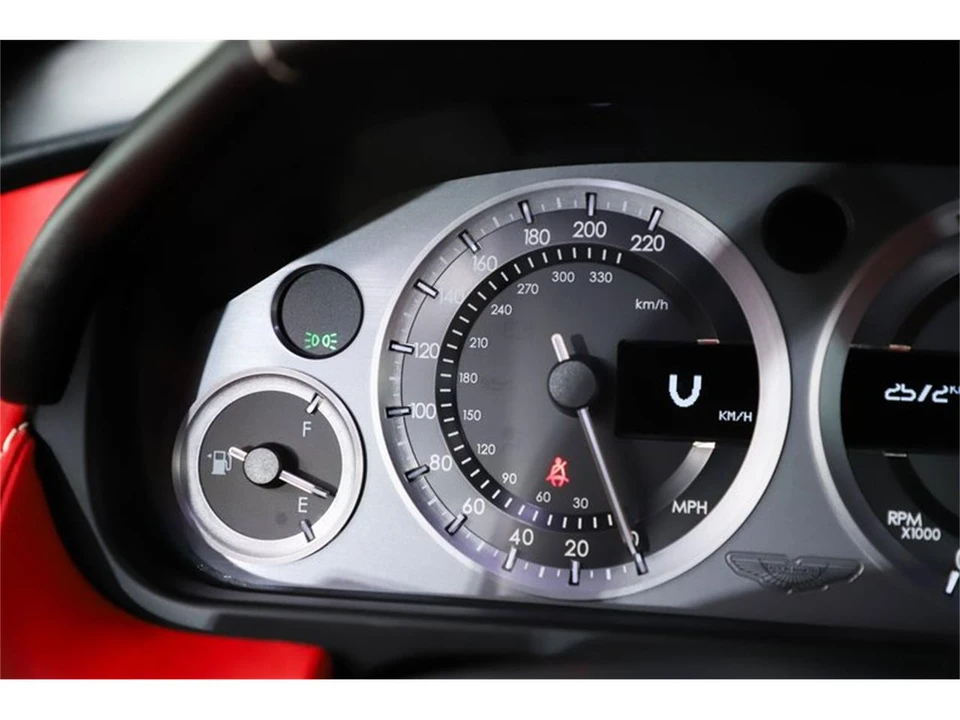 2013 Aston Martin Vantage - Image 19 of 31