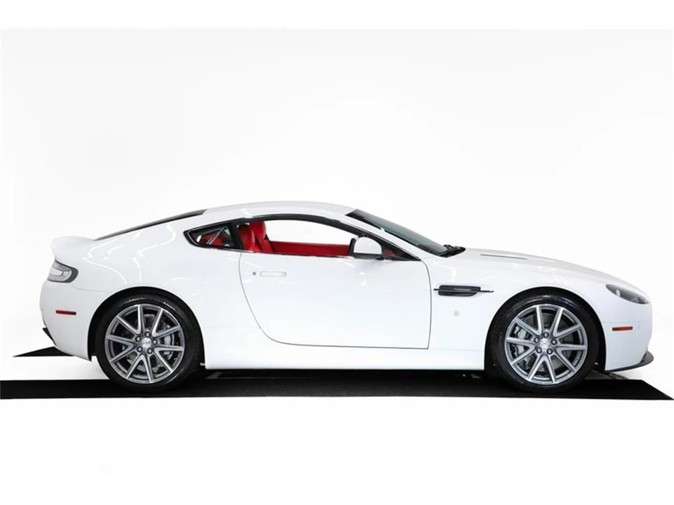2013 Aston Martin Vantage - Image 15 of 31