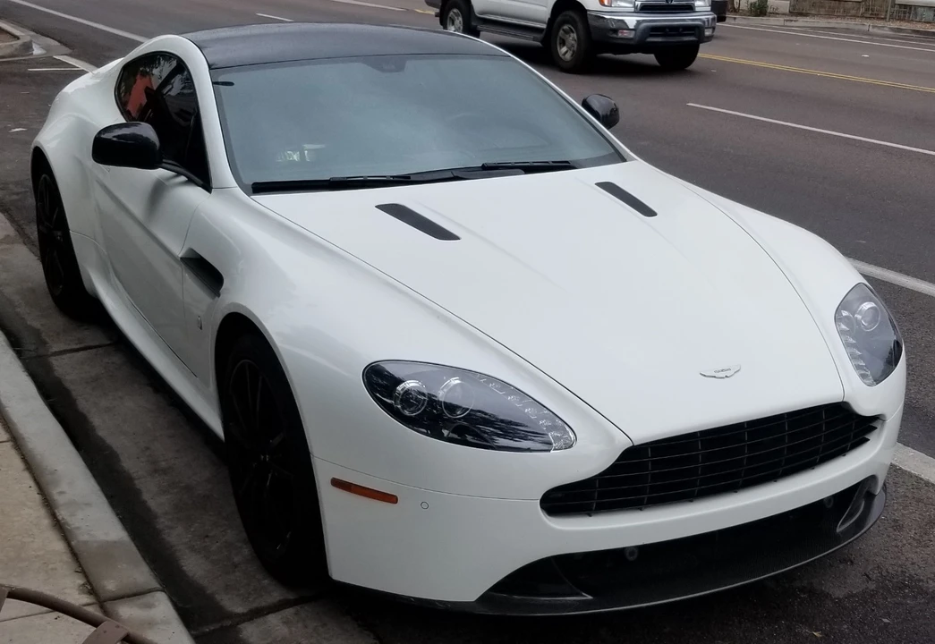 2013 Aston Martin Vantage - Image 2 of 10
