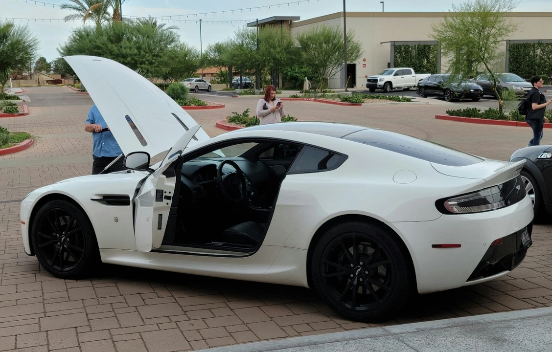2013 Aston Martin Vantage - Image 7 of 10