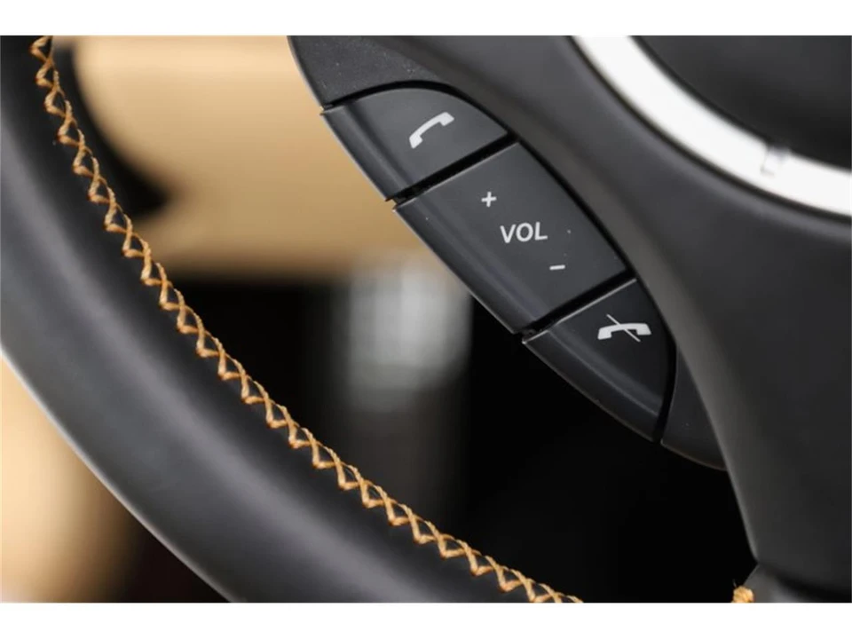 2013 Aston Martin Vantage - Image 26 of 31